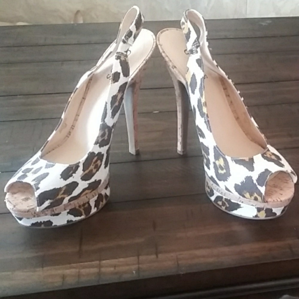 Gentle used sandals